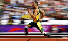 九游官网-枪手轻取红魔，卡塞米罗孤勇扛旗，一场胜利与一次悲壮的坚持