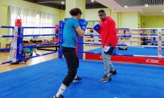 九游娱乐官方-古巴选手在拳击比赛中展现出色拳法