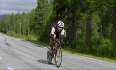 九游娱乐网站-戈贝尔擎天柱！火箭防线遭彻底打爆，老鹰内线统治引发战术反思