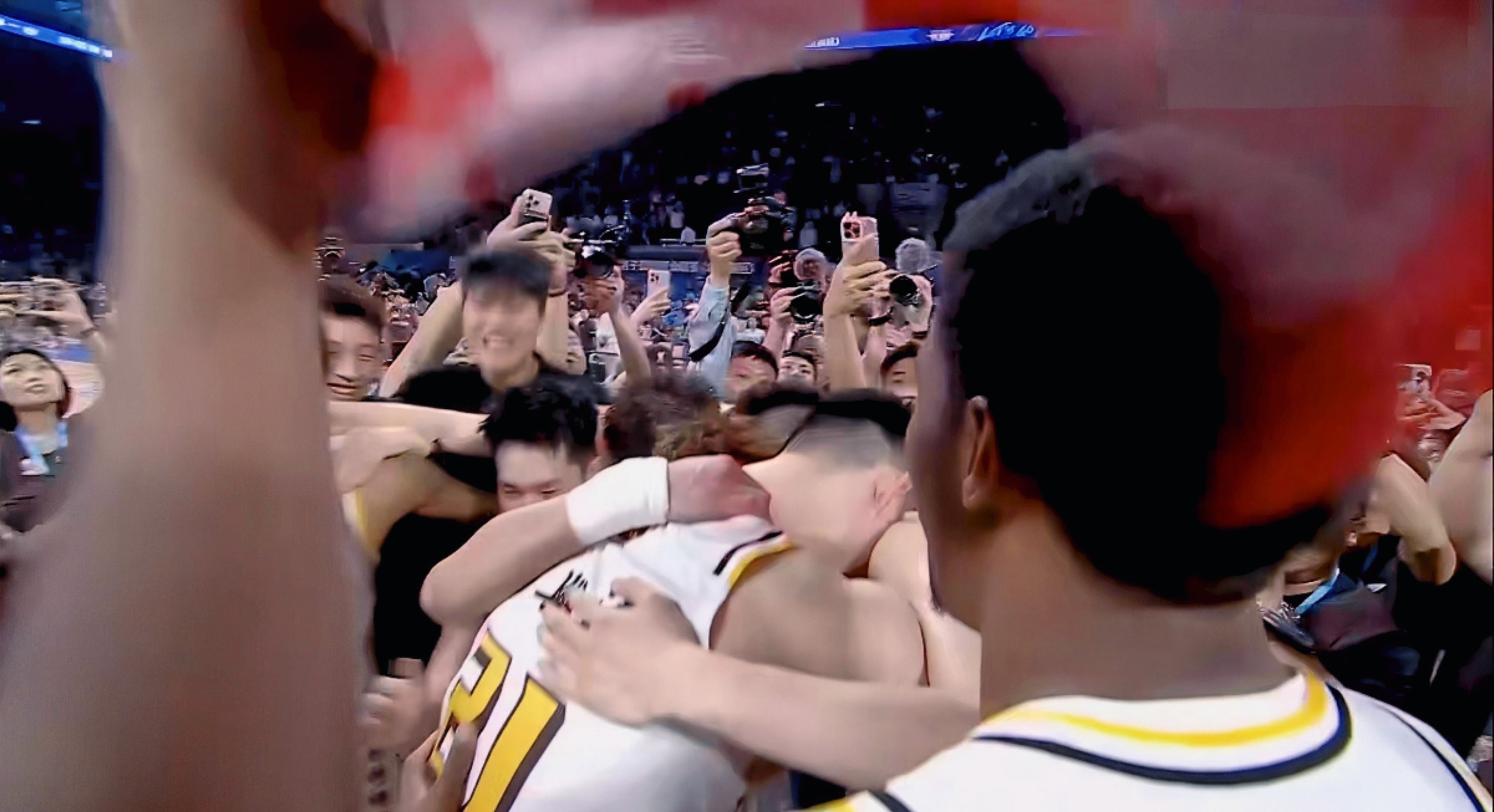 实力平均的对决中，胜负悬念让球迷紧张不已的简单介绍