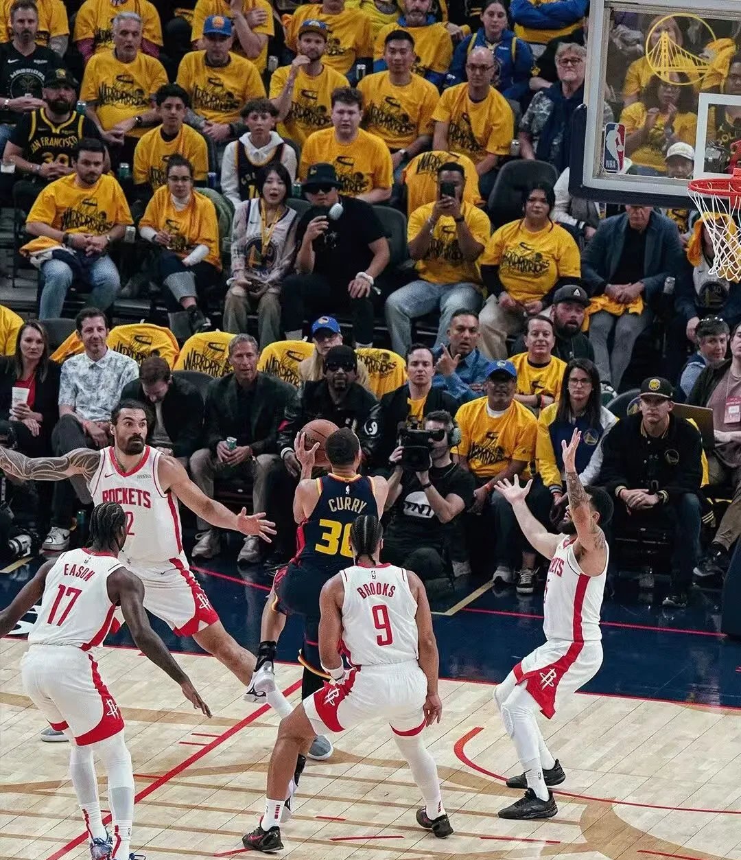 包含勇士队战术调整得当，连胜多场稳居西部前列的词条