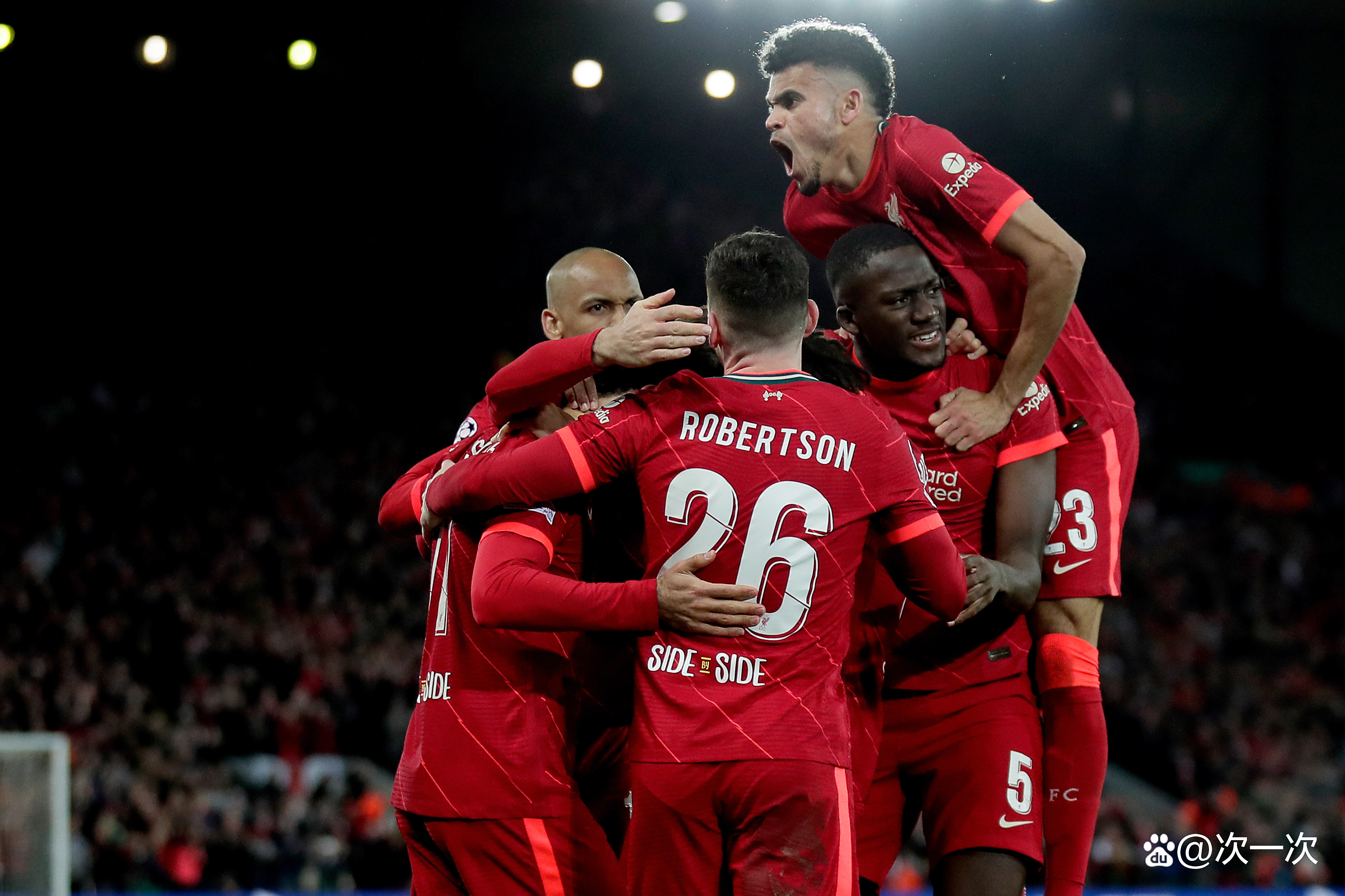 欧冠联赛中一支球队神勇逆袭 欧冠联赛中一支球队神勇逆袭