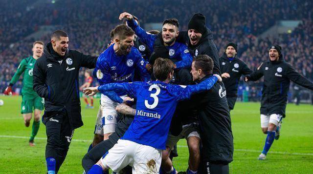 关于沙尔克逆转大胜，展现出色实力的信息