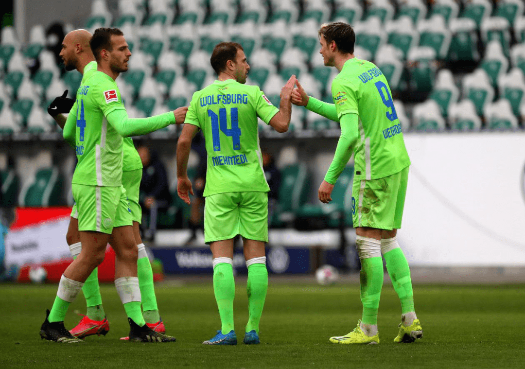 关于沙尔克逆转大胜，展现出色实力的信息