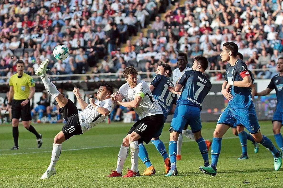 欧冠赛场豪门盛宴，悬念终将揭晓