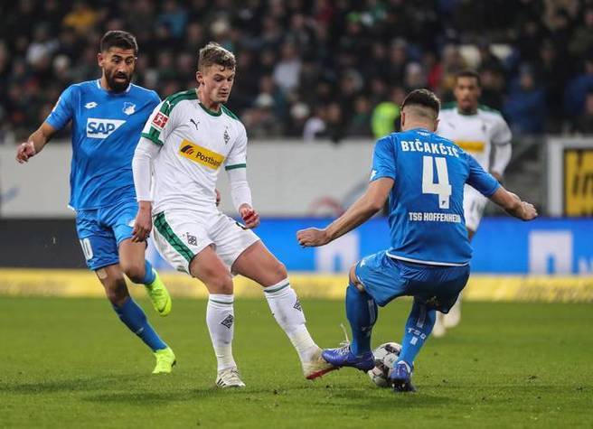 德甲劲旅实力碾压对手，轻松晋级