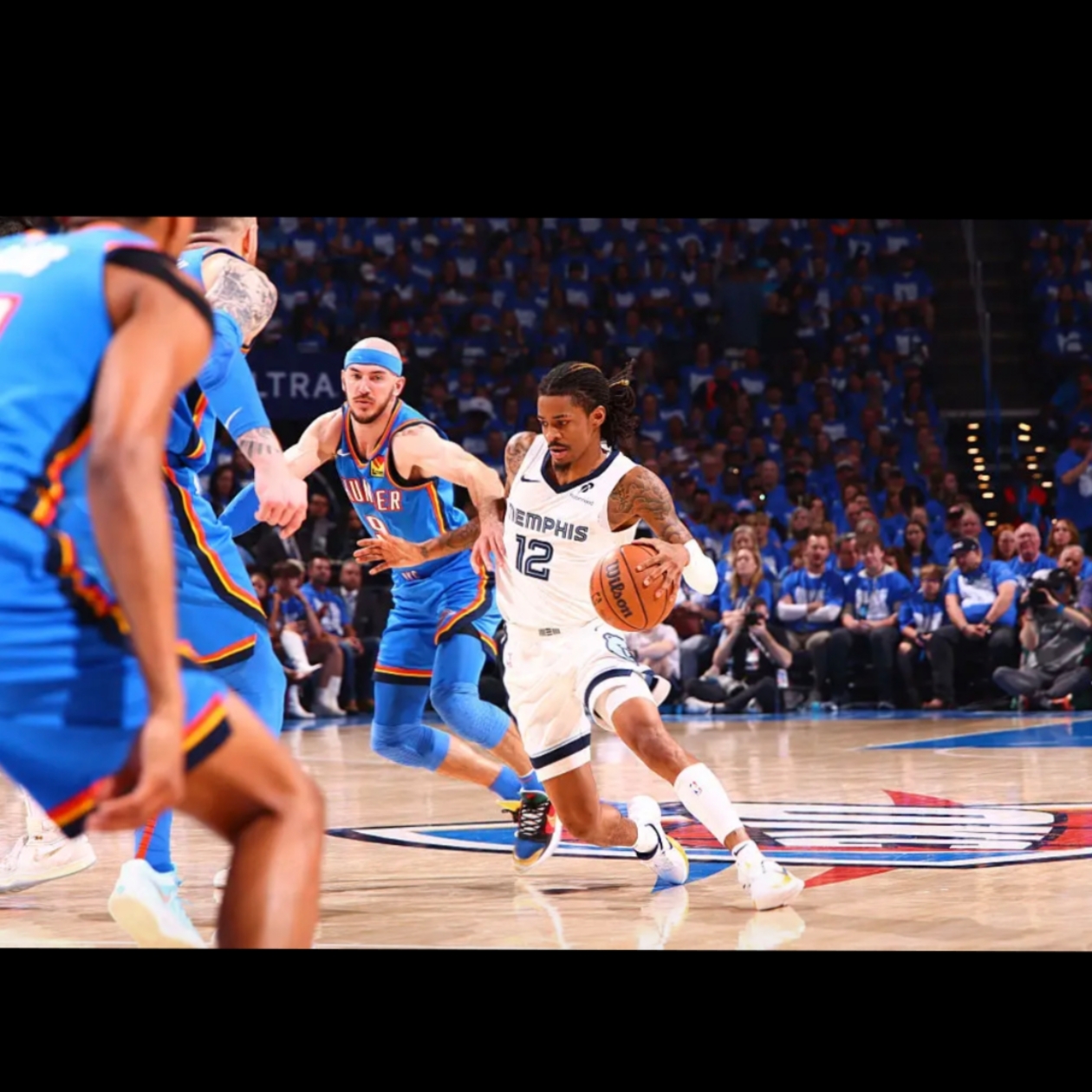 马刺客场力克灰熊，继续实现连胜