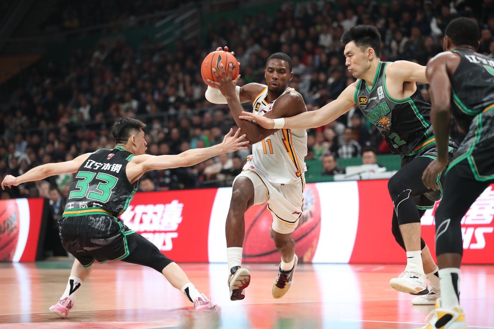 山西男篮主场告捷，队员士气大振迎接新挑战的简单介绍