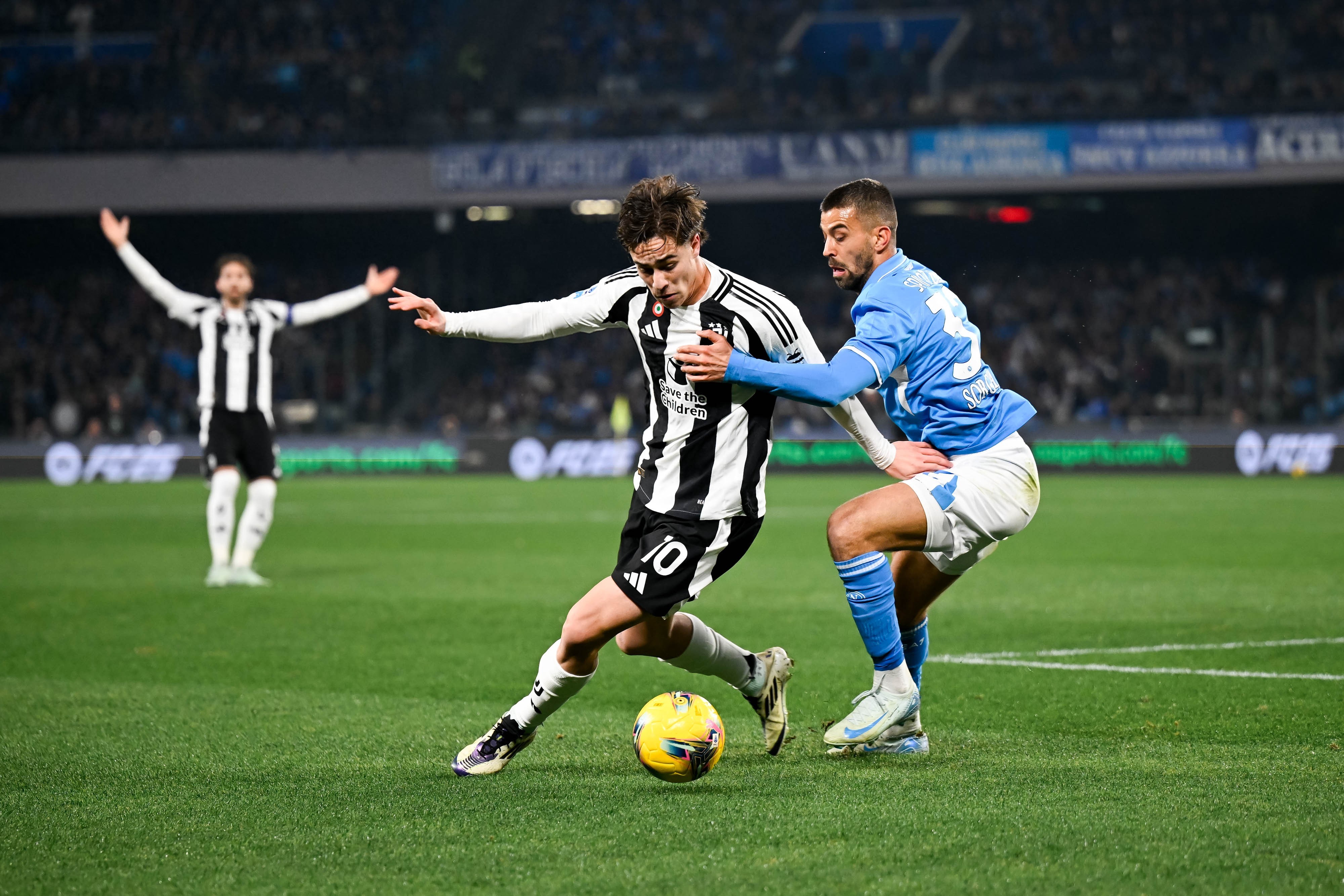 意甲联赛激烈角逐引起广泛关注