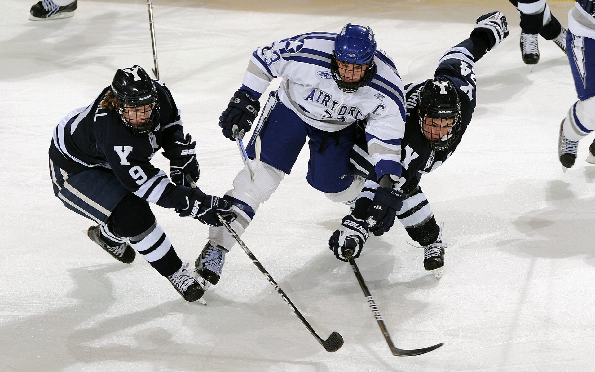 当非洲雄狮狂胜德甲劲旅，本泽马已在英超接管争冠战局